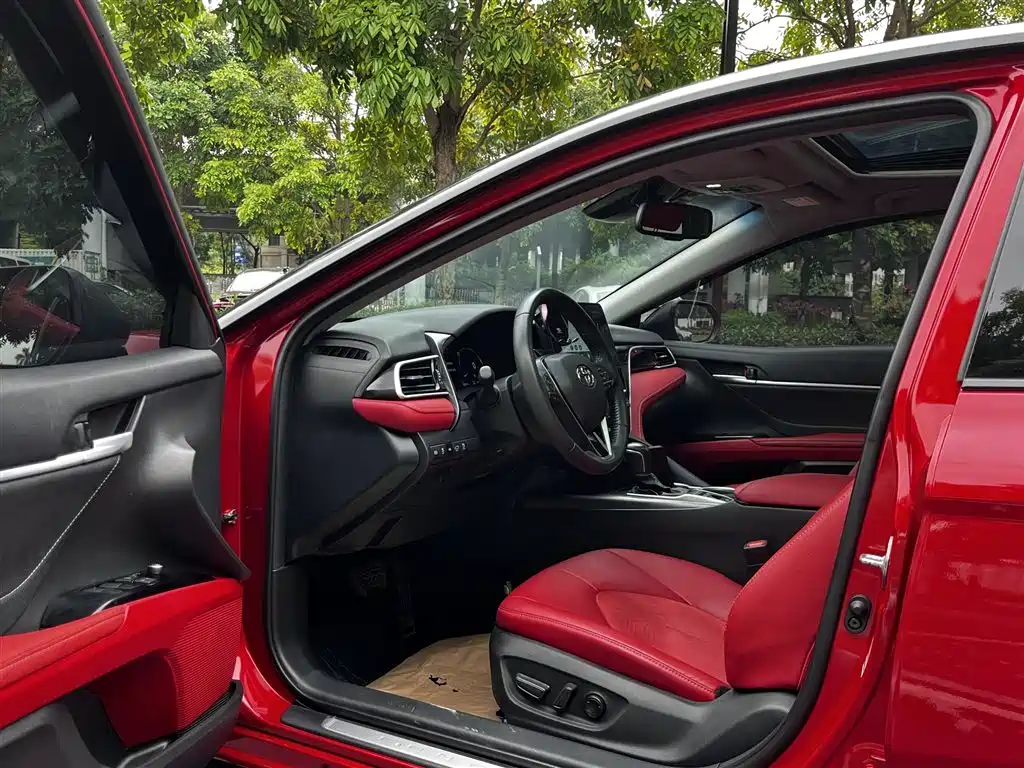 Toyota Camry 2022 — фото 11