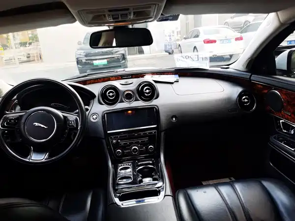 Jaguar XJ 2014