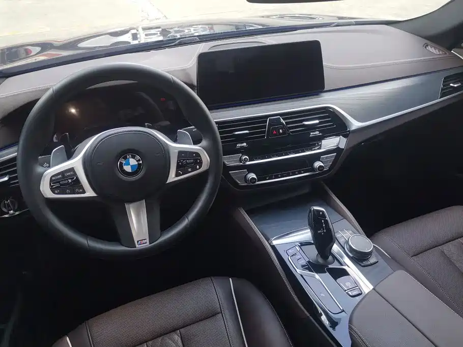 BMW 5 Series 2021 — фото 12