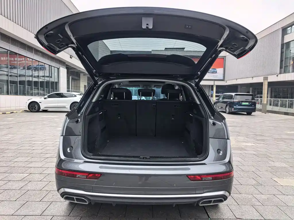 Audi Q5L 2021 — фото 16