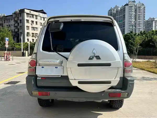 Mitsubishi Pajero 2011