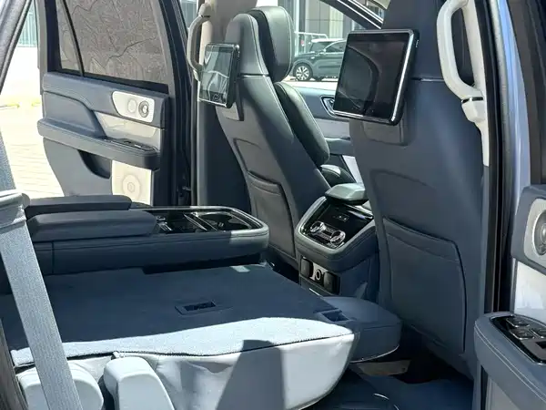 Lincoln Navigator 2021