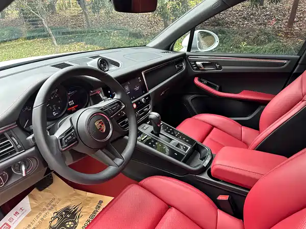 Porsche Macan 2025