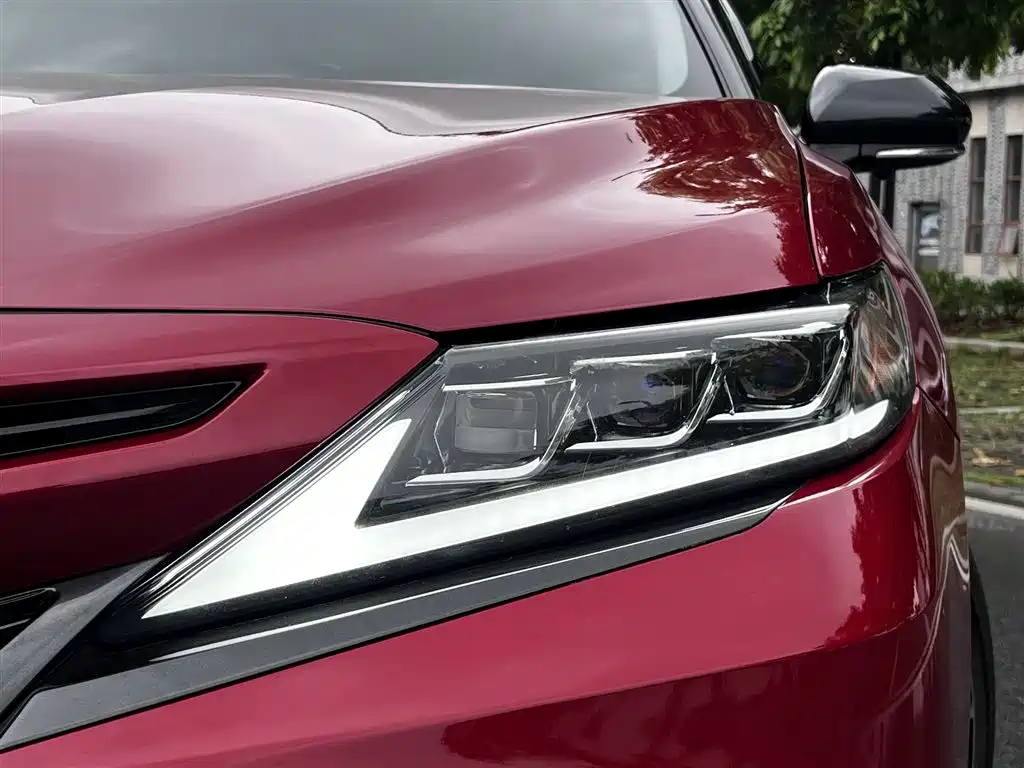 Toyota Camry 2022 — фото 5