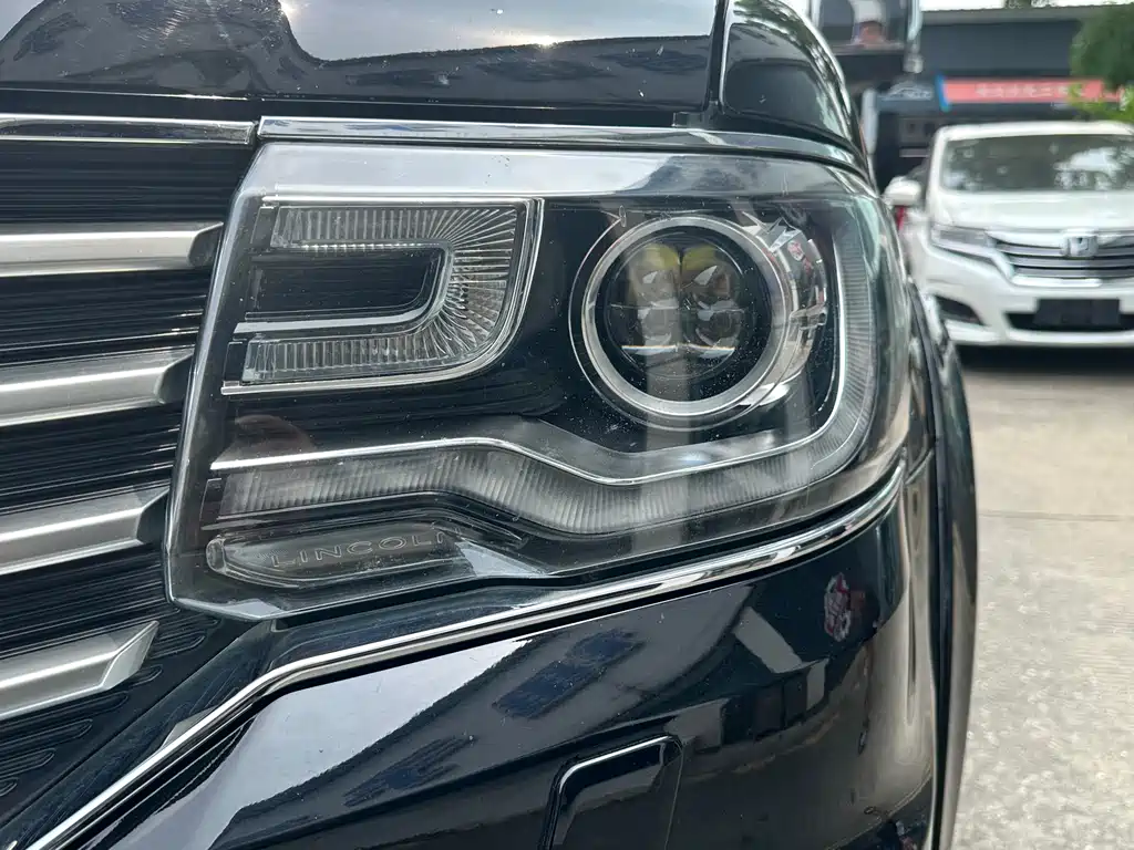 Lincoln Navigator 2017 — фото 17