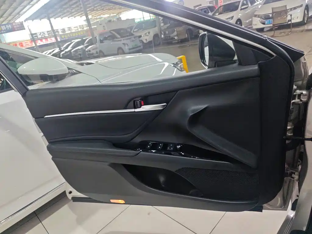 Toyota Camry 2020 — фото 17