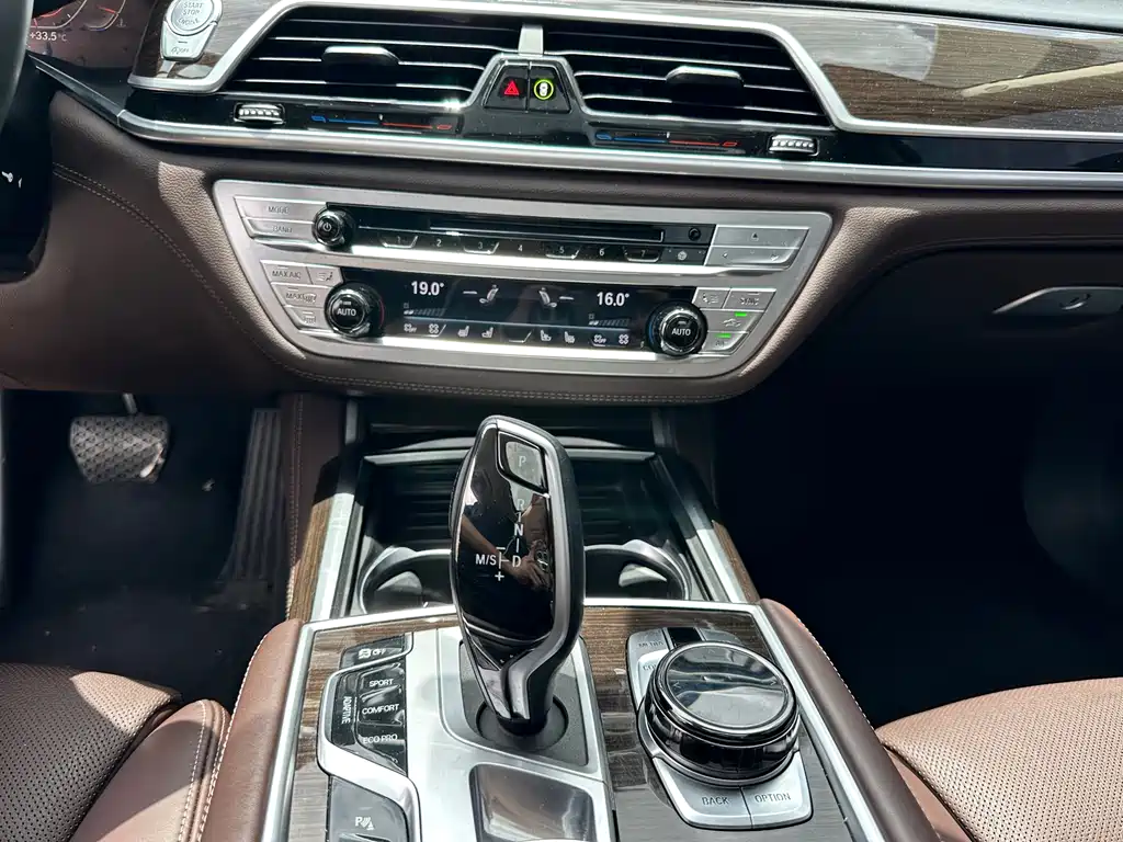 BMW 7 Series 2020 — фото 17