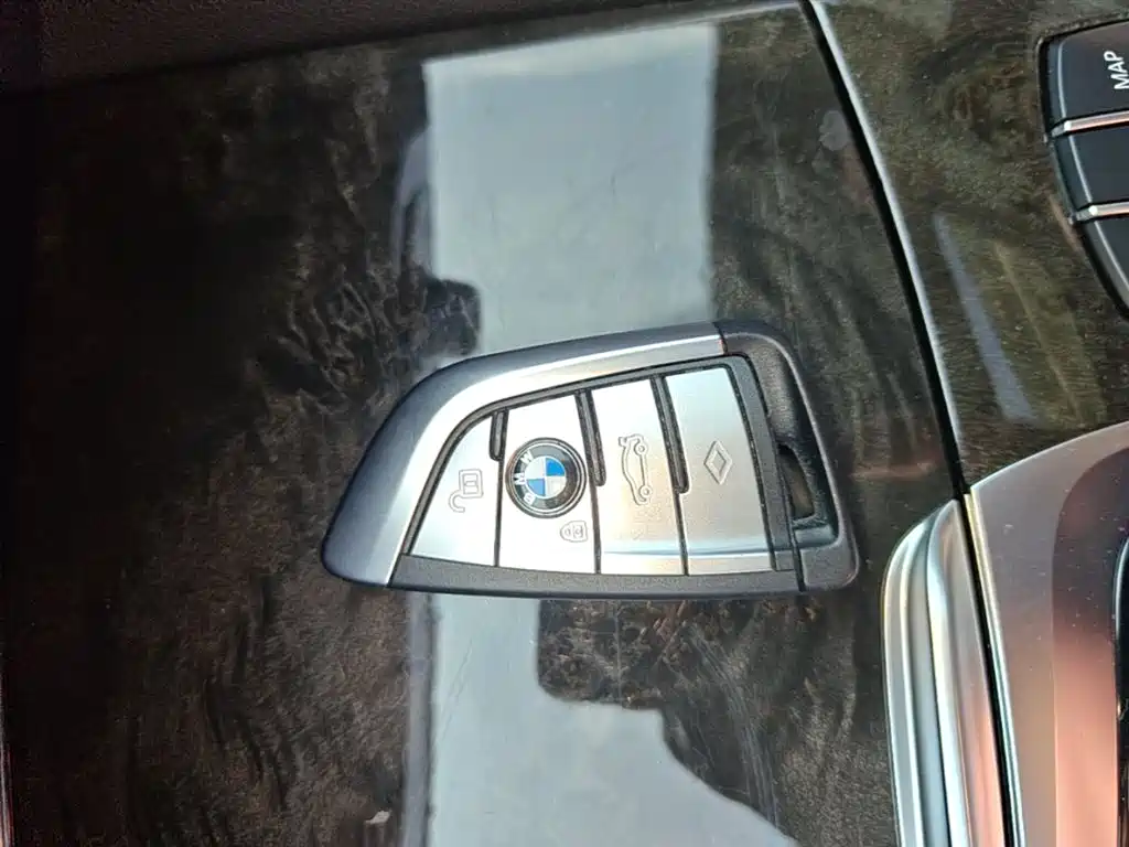 BMW 5 Series 2022 — фото 9