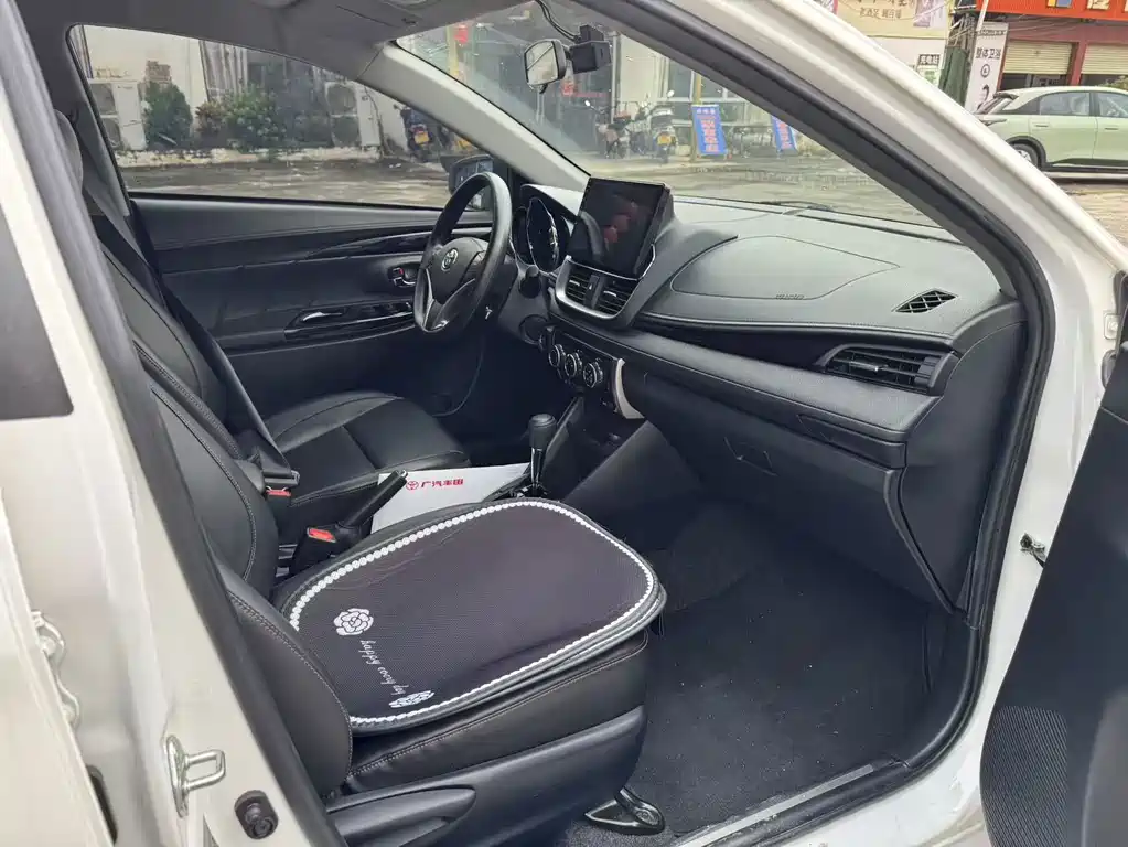 Toyota Yaris L 2023