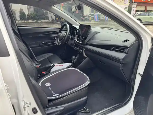 Toyota Yaris L 2023