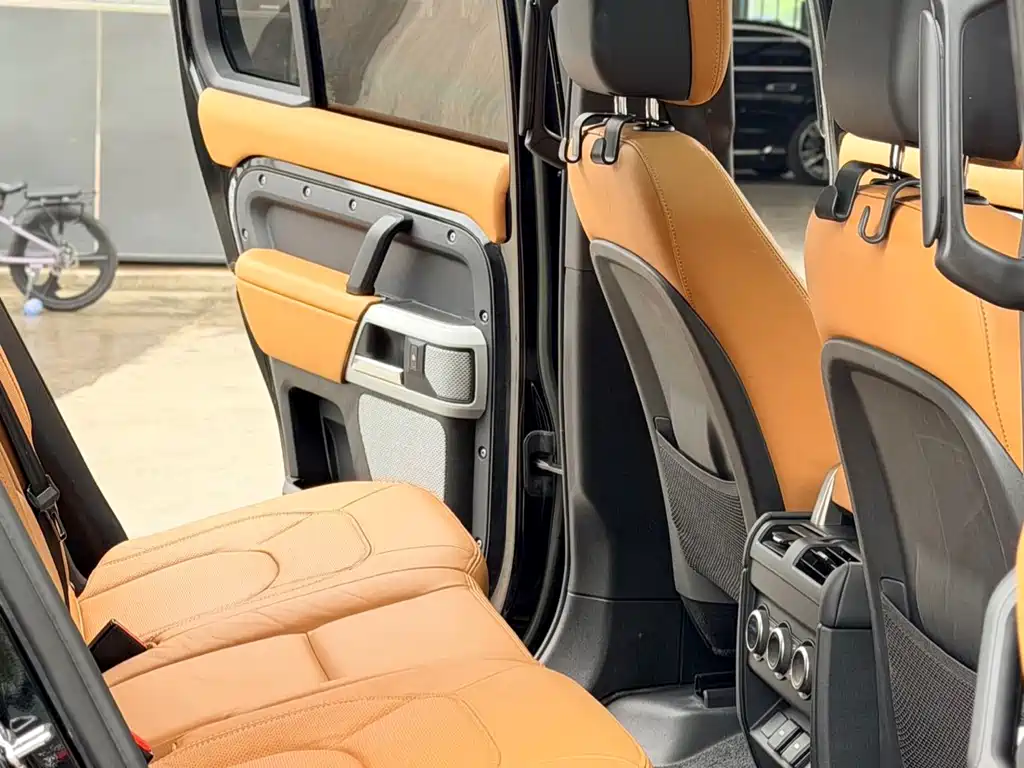 Land Rover Defender 2024 — фото 9