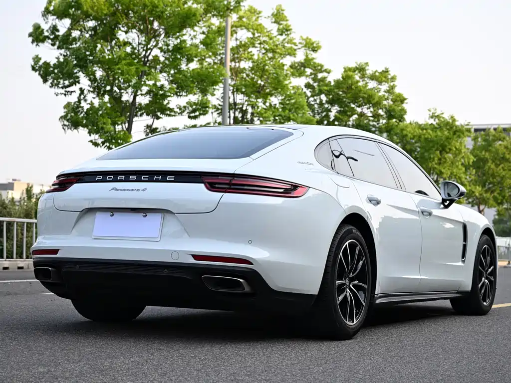 Porsche Panamera 2018 — фото 13