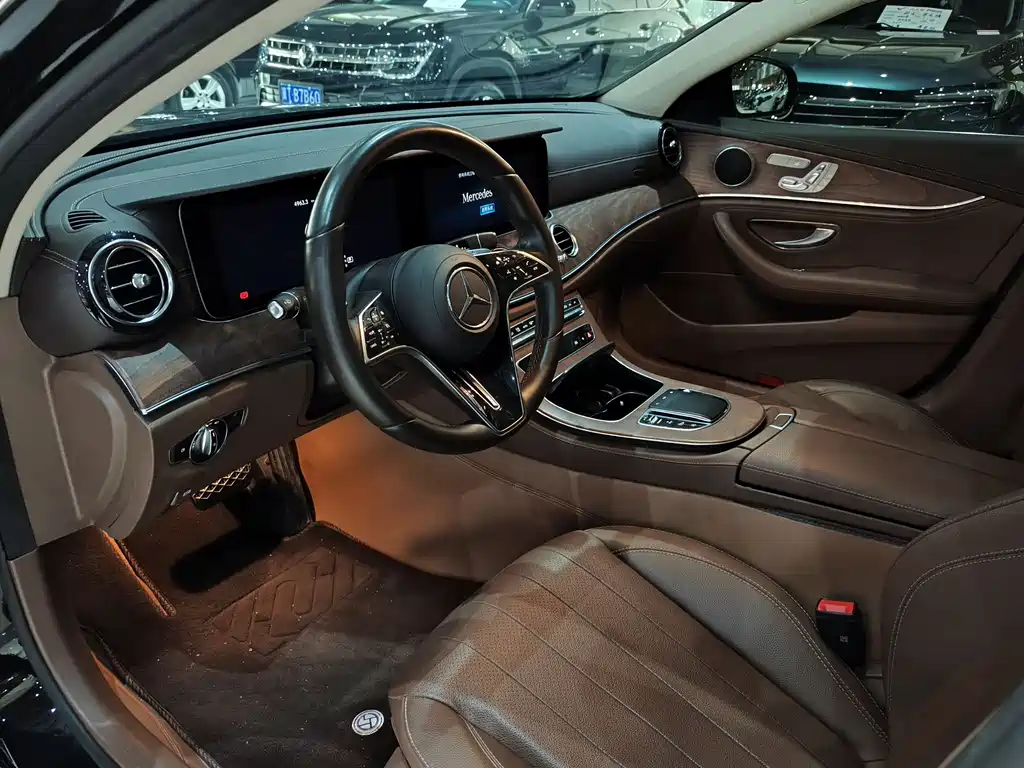Mercedes-Benz E-Class 2023 — фото 4