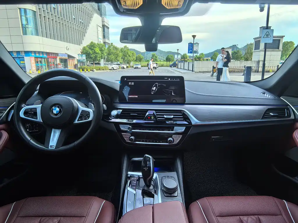 BMW 5 Series 2020 — фото 13