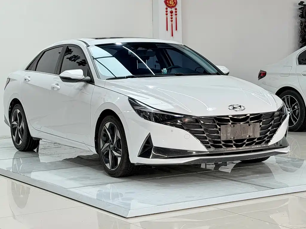 Hyundai Elantra 2022 — фото 3