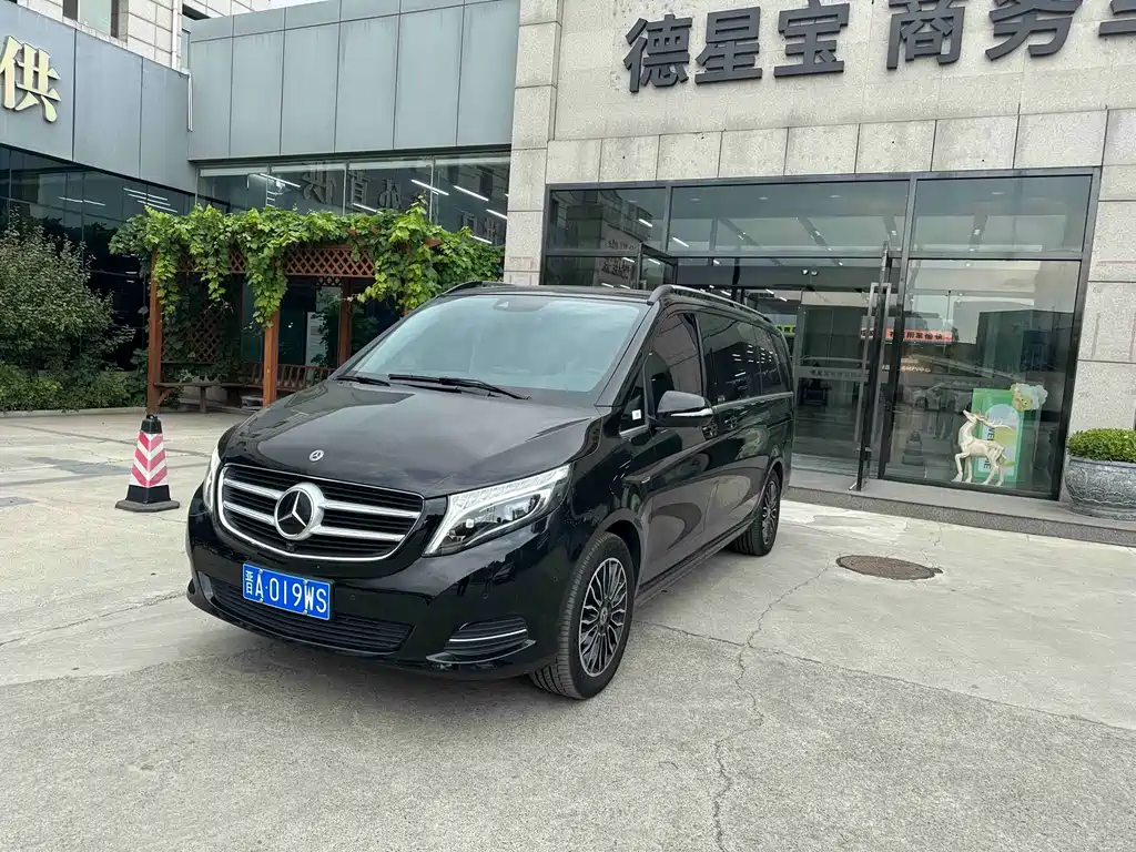 Mercedes-Benz V-Class 2019 — фото 1