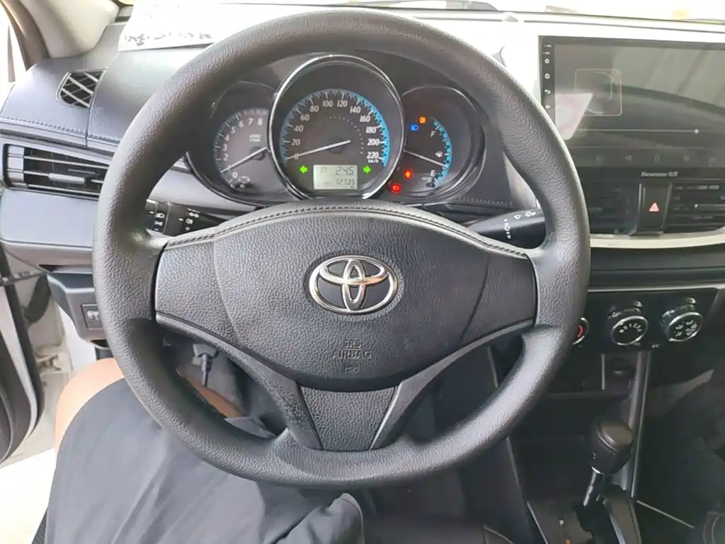 Toyota Yaris L 2017 — фото 11