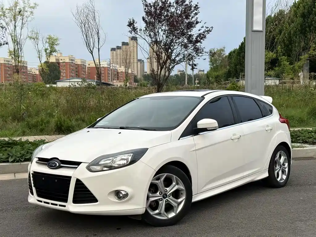 Ford Focus 2015 — фото 1