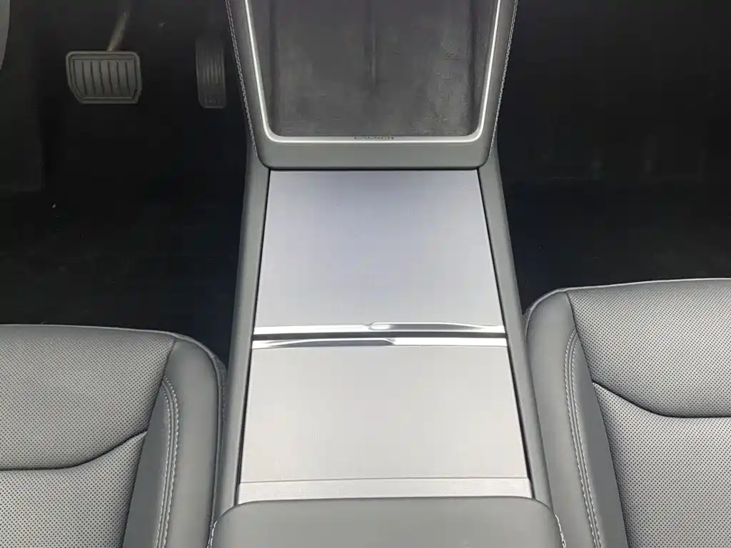 Tesla Model Y 2025 — фото 20