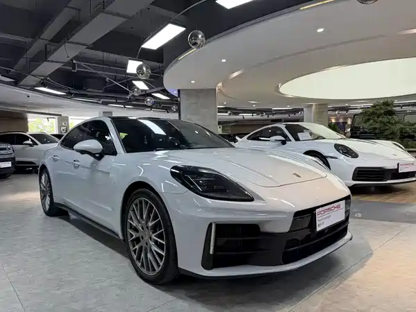 Porsche Panamera 2025