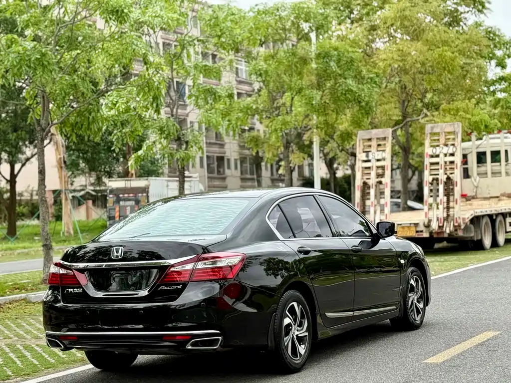 Honda Accord 2017 — фото 7