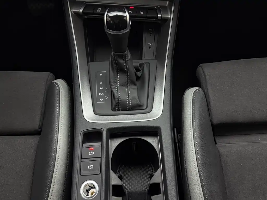 Audi Q3 2023 — фото 12