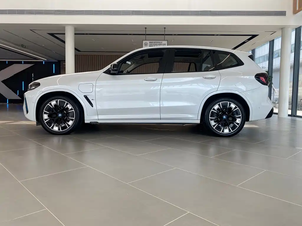 BMW iX3 2022 — фото 14