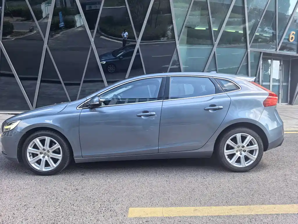 Volvo V40 2017 — фото 7