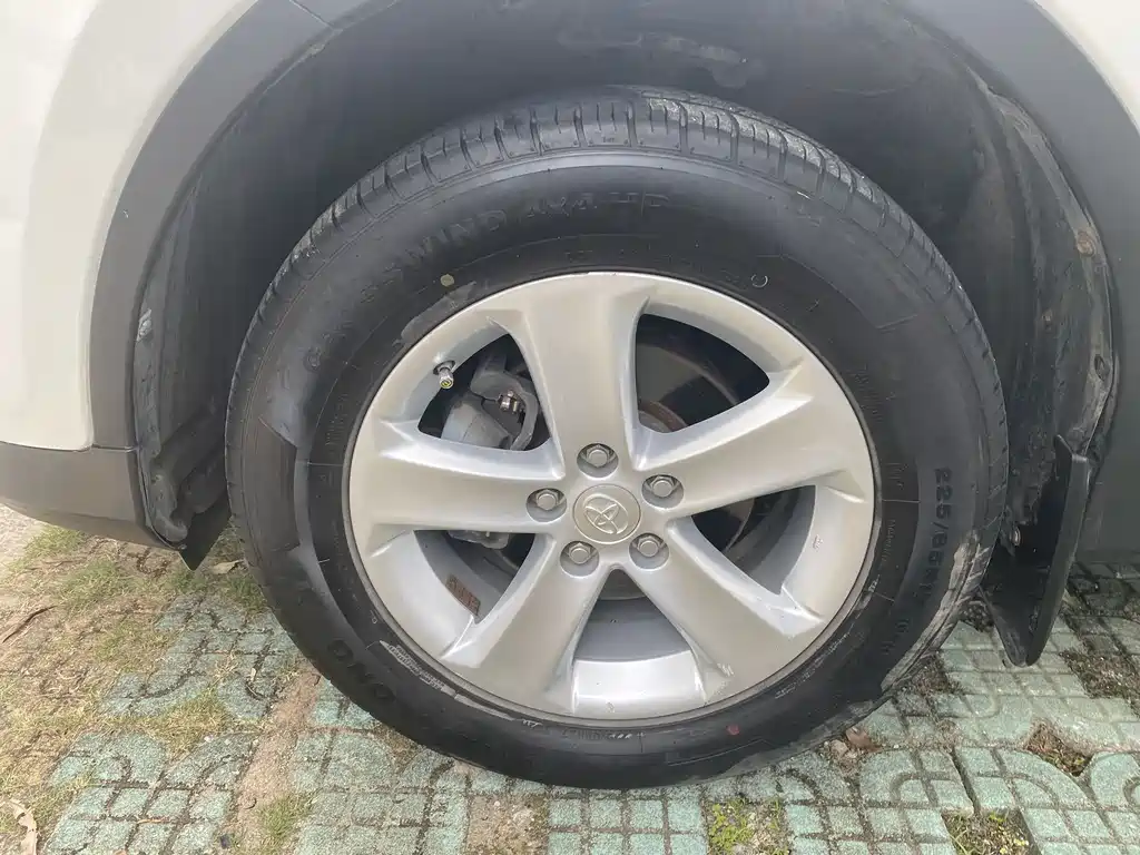 Toyota RAV4 2015 — фото 12
