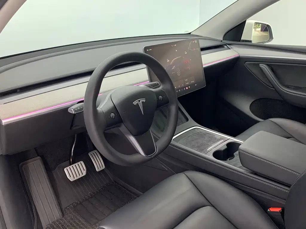 Tesla Model Y 2024 — фото 14