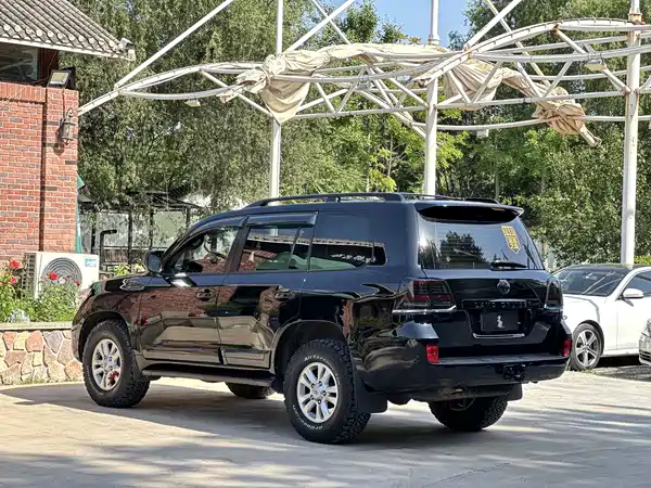 Toyota Land Cruiser 2011
