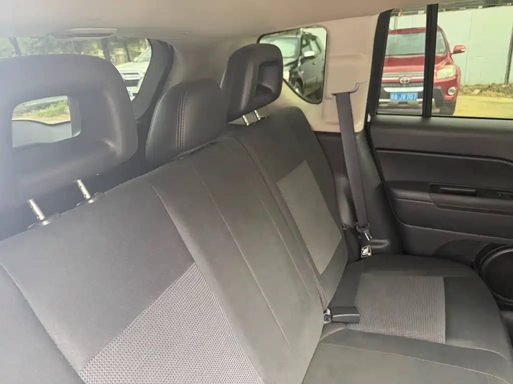 Jeep Compass 2013 — фото 17