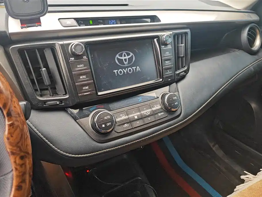 Toyota RAV4 2016 — фото 13