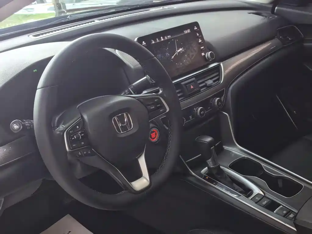 Honda Accord 2018 — фото 10
