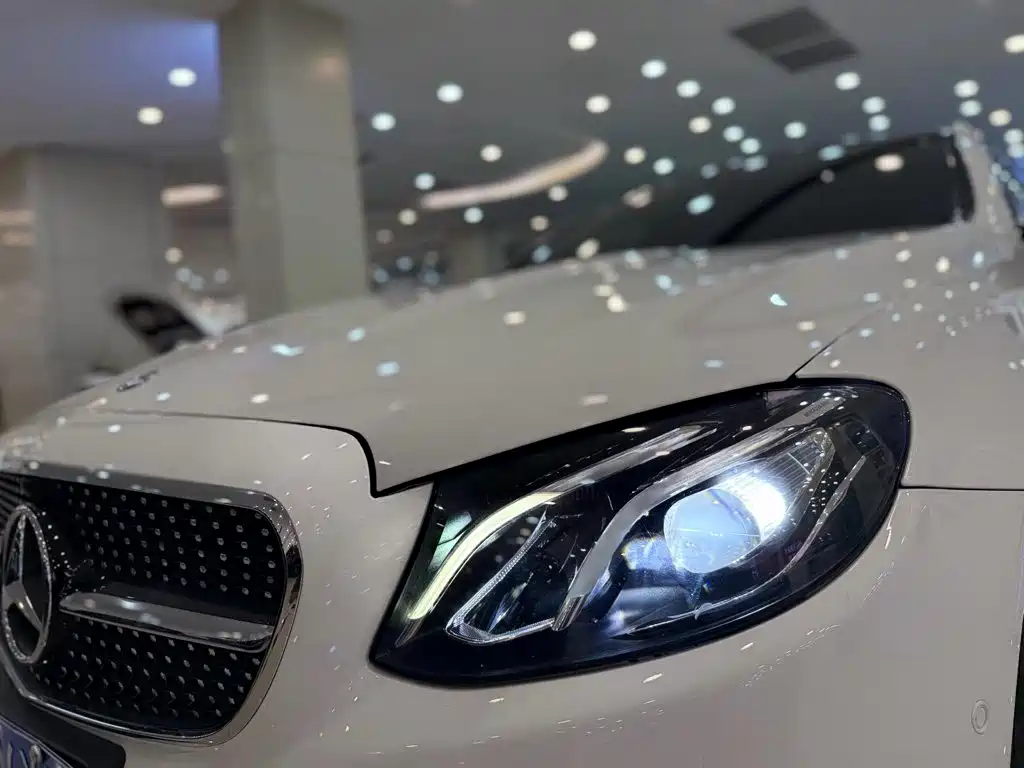 Mercedes-Benz E-Class 2018 — фото 17