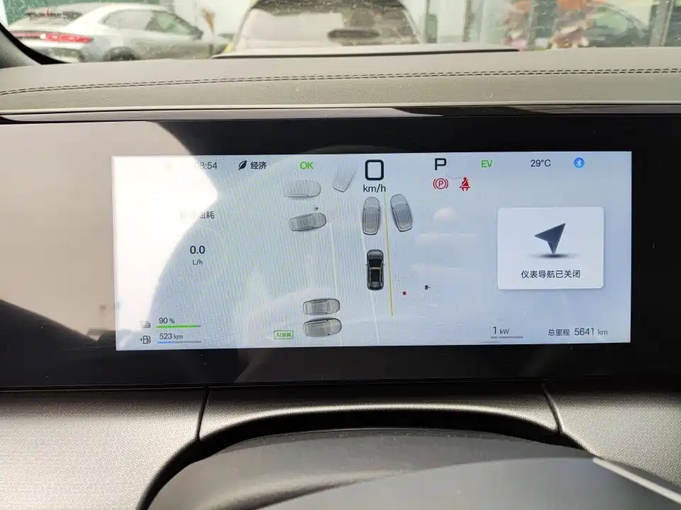 BYD L DM-i 2025 — фото 8