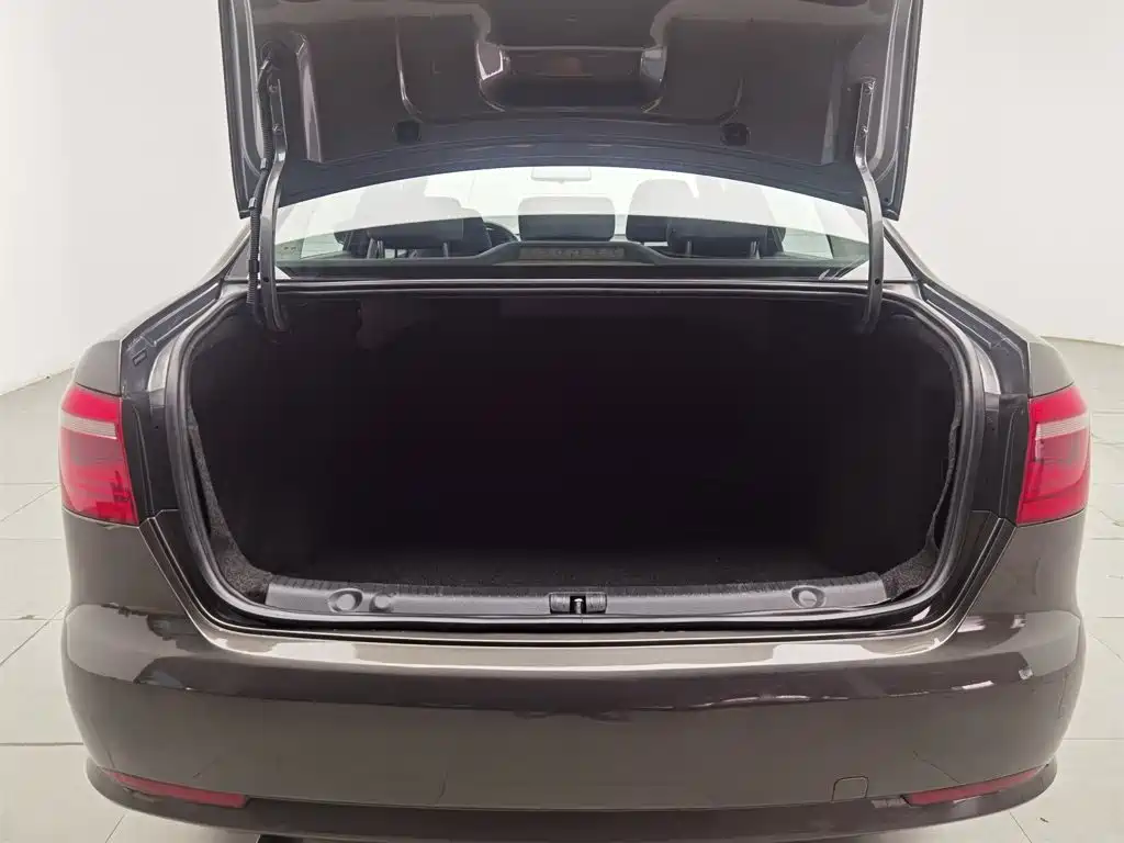 Volkswagen Lavida 2015 — фото 16