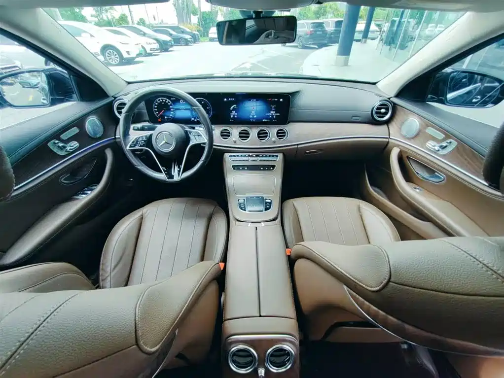 Mercedes-Benz E-Class 2020 — фото 17