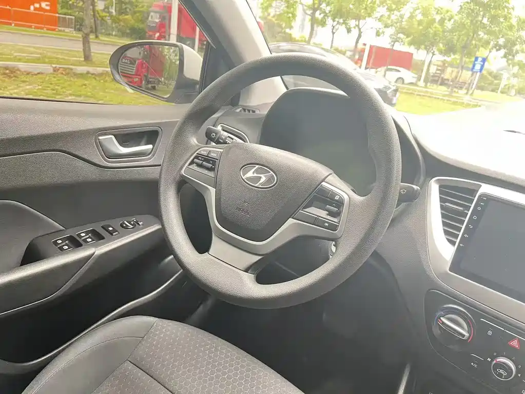 Hyundai Verna 2020 — фото 15