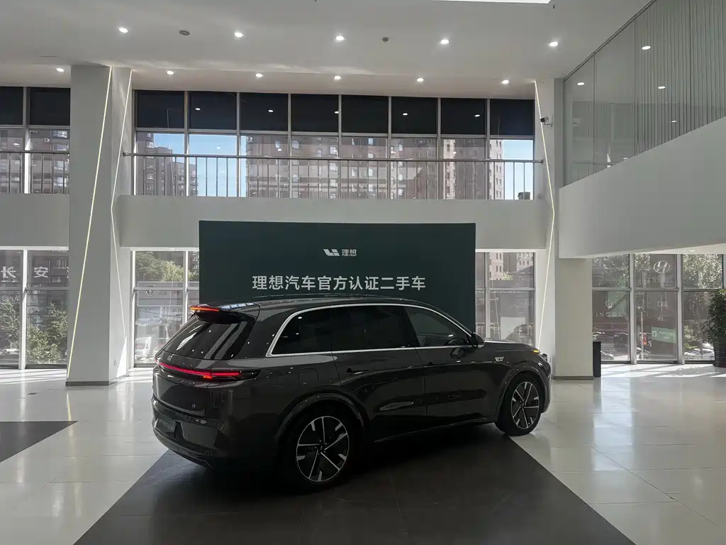 Li Auto Li L8 2025