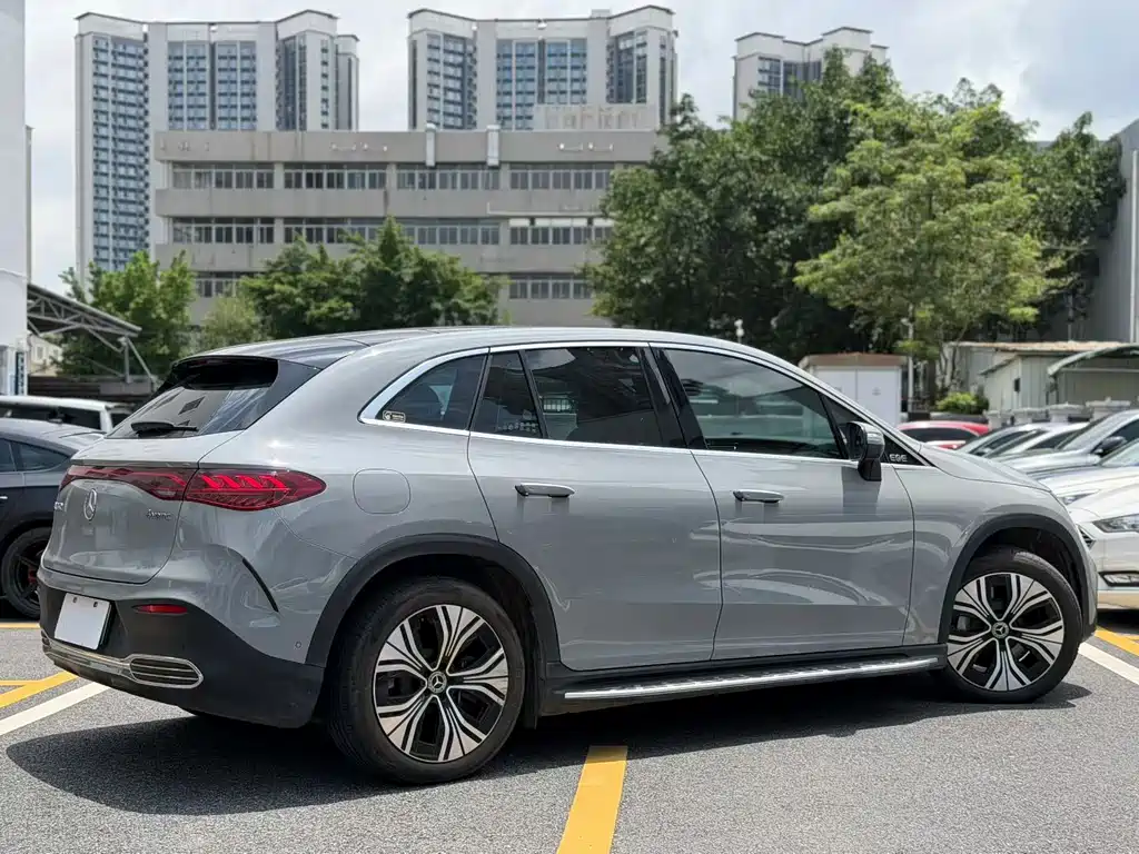 Mercedes-Benz EQE SUV 2023 — фото 12