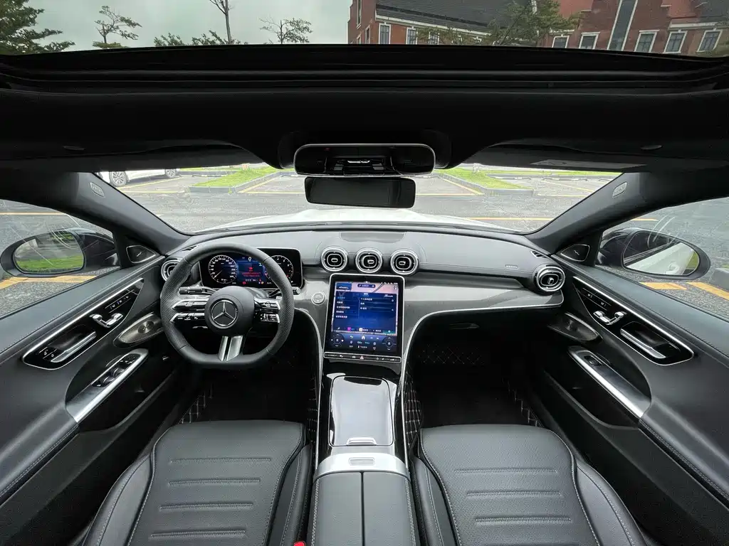 Mercedes-Benz C-Class 2025 — фото 18