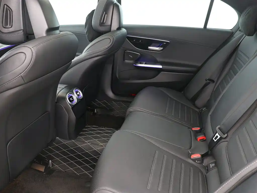 Mercedes-Benz C-Class 2024 — фото 13