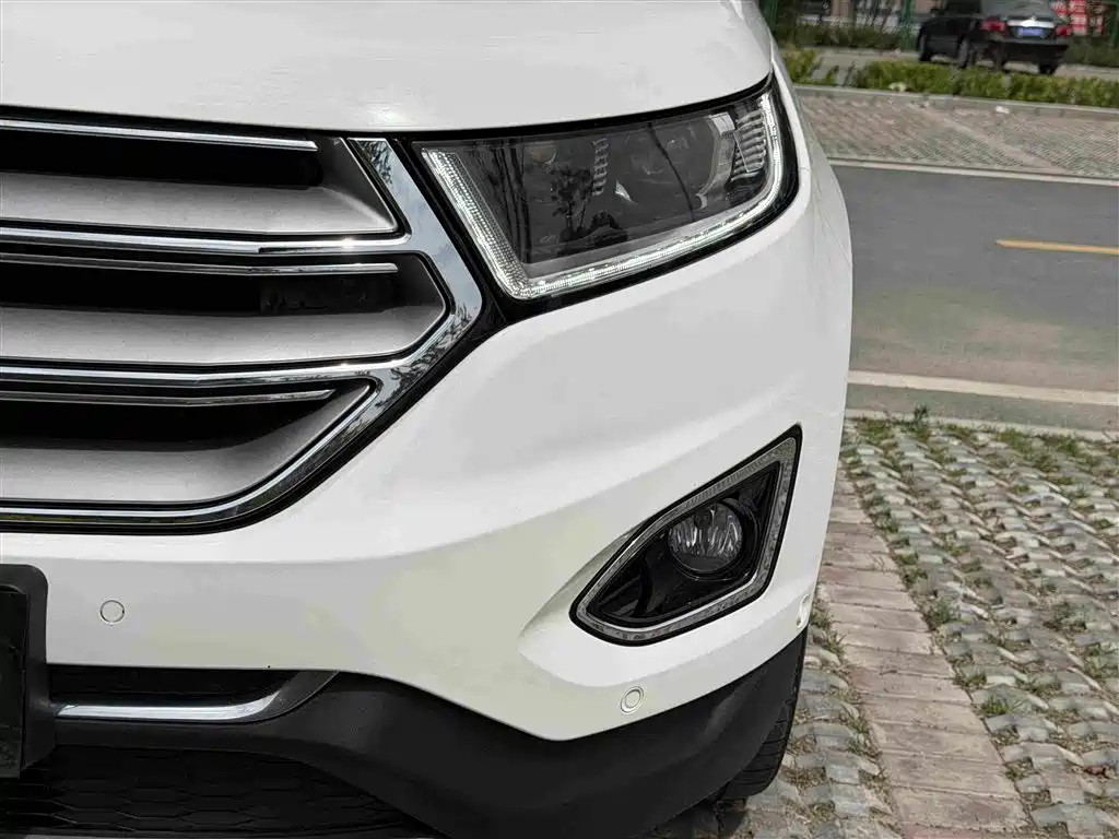 Ford Edge 2019 — фото 14