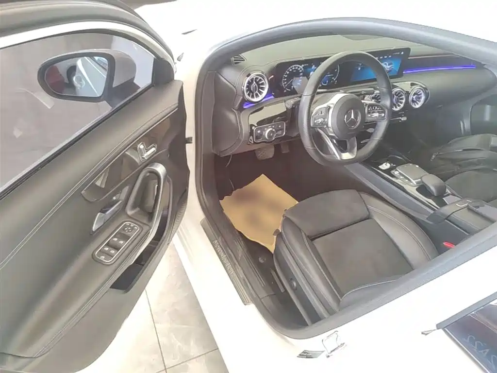 Mercedes-Benz A-Class 2023 — фото 16