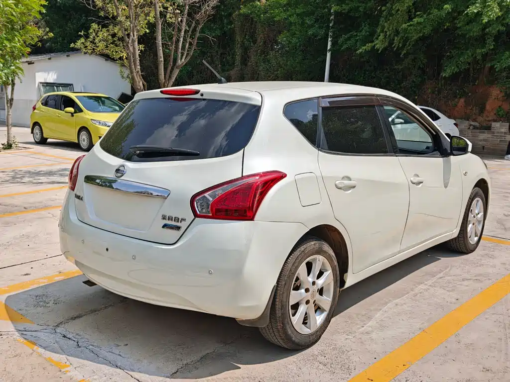 Nissan Tiida 2015