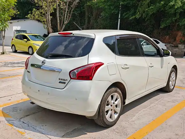 Nissan Tiida 2015
