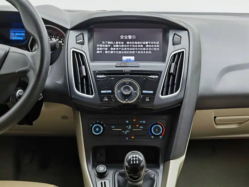 Ford Focus 2016 — фото 12