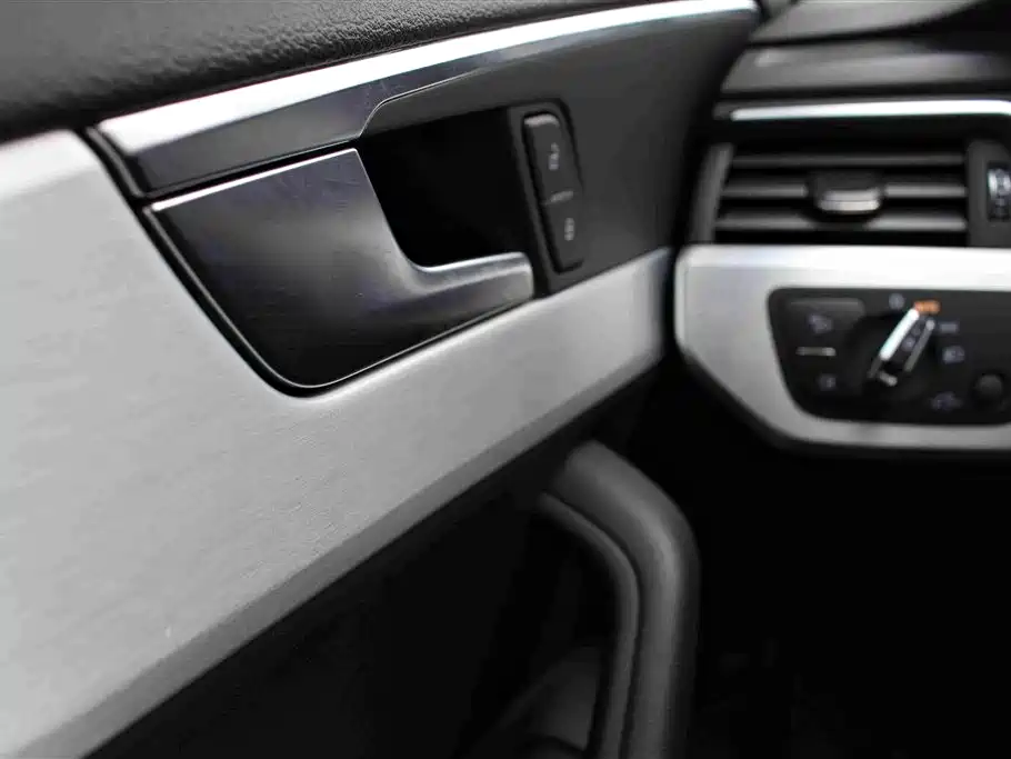 Audi A4L 2021 — фото 11