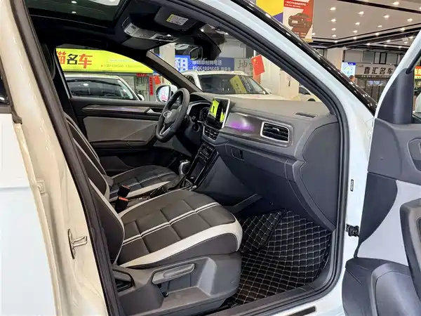 Volkswagen T-Roc 2023